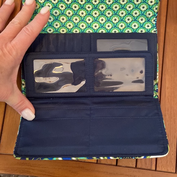 Vera Bradley Pleated Tote + Trifold Wallet Set in Rhythm and Blues (Retired) - Picture 4 of 13